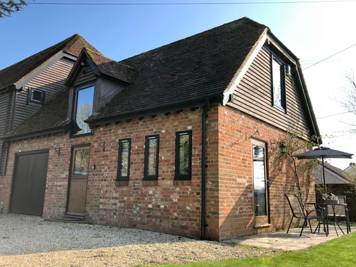 The Stable Barn *On The Edge Of The New Forest* Downton  外观 照片